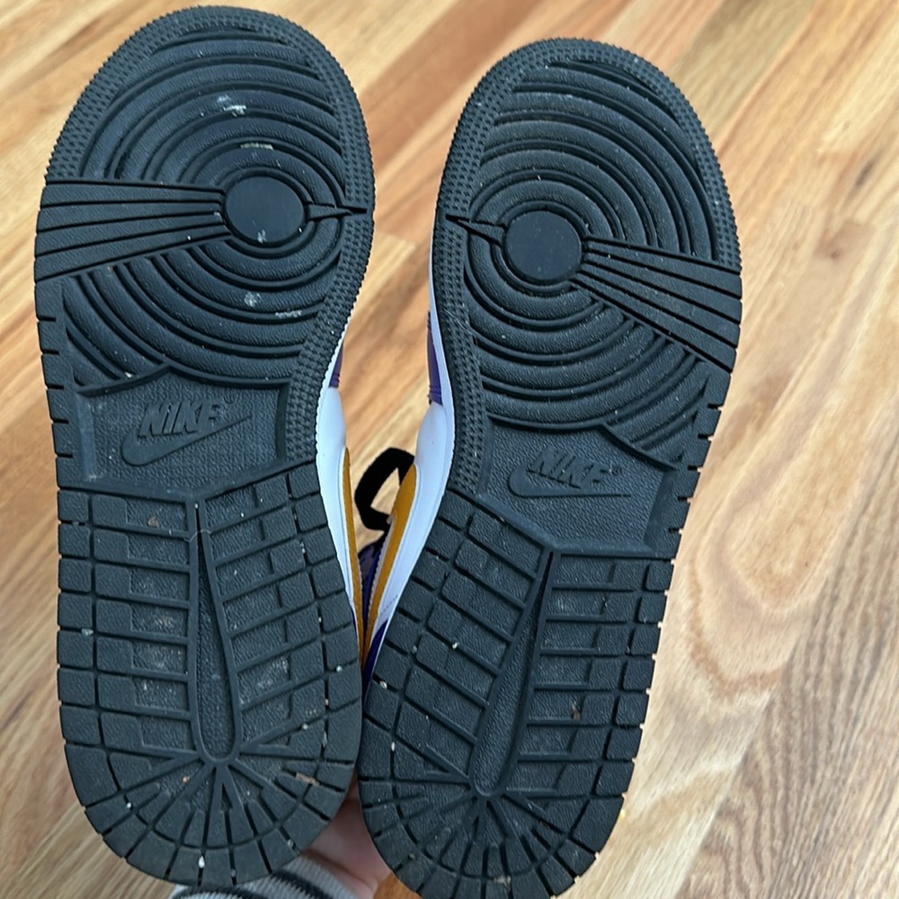 EUC Air Jordan 1 Mid - Lakers colors - Picture 7 of 10